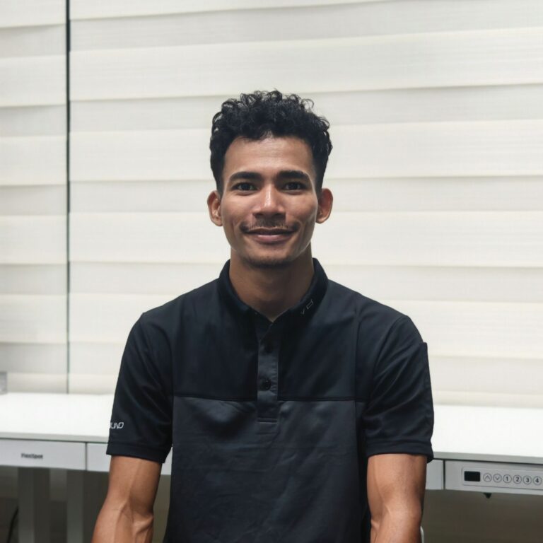 Thura, window blinds installer at VB Blind Singapore